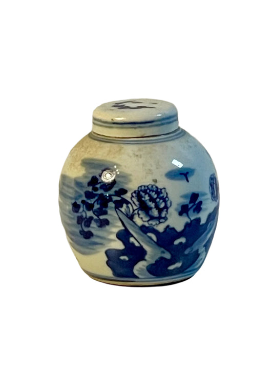 Chinoiserie Ginger Jar with attached lid