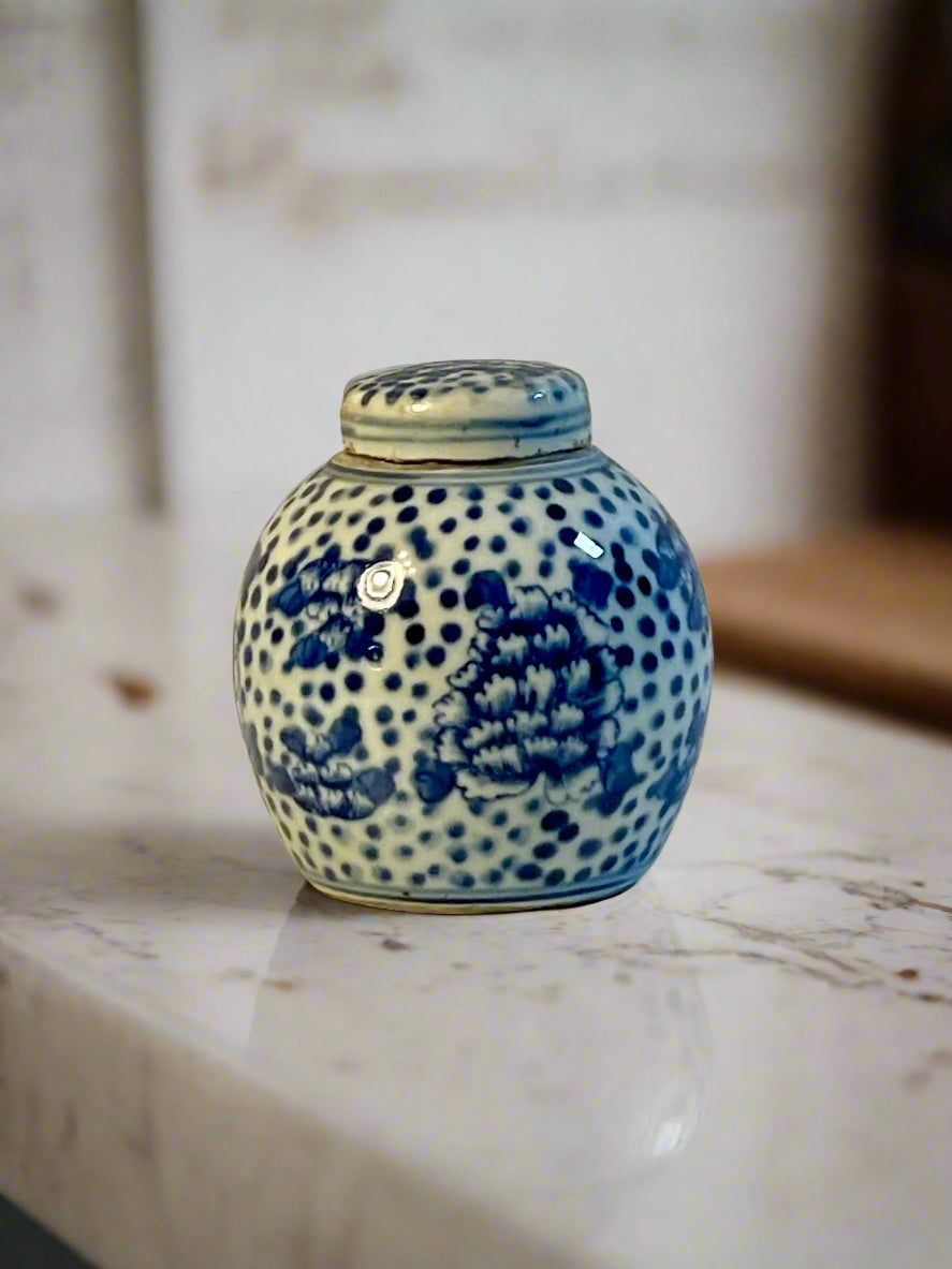 Chinoiserie Ginger Jar with attached lid