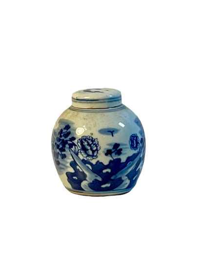 Chinoiserie Ginger Jar with attached lid